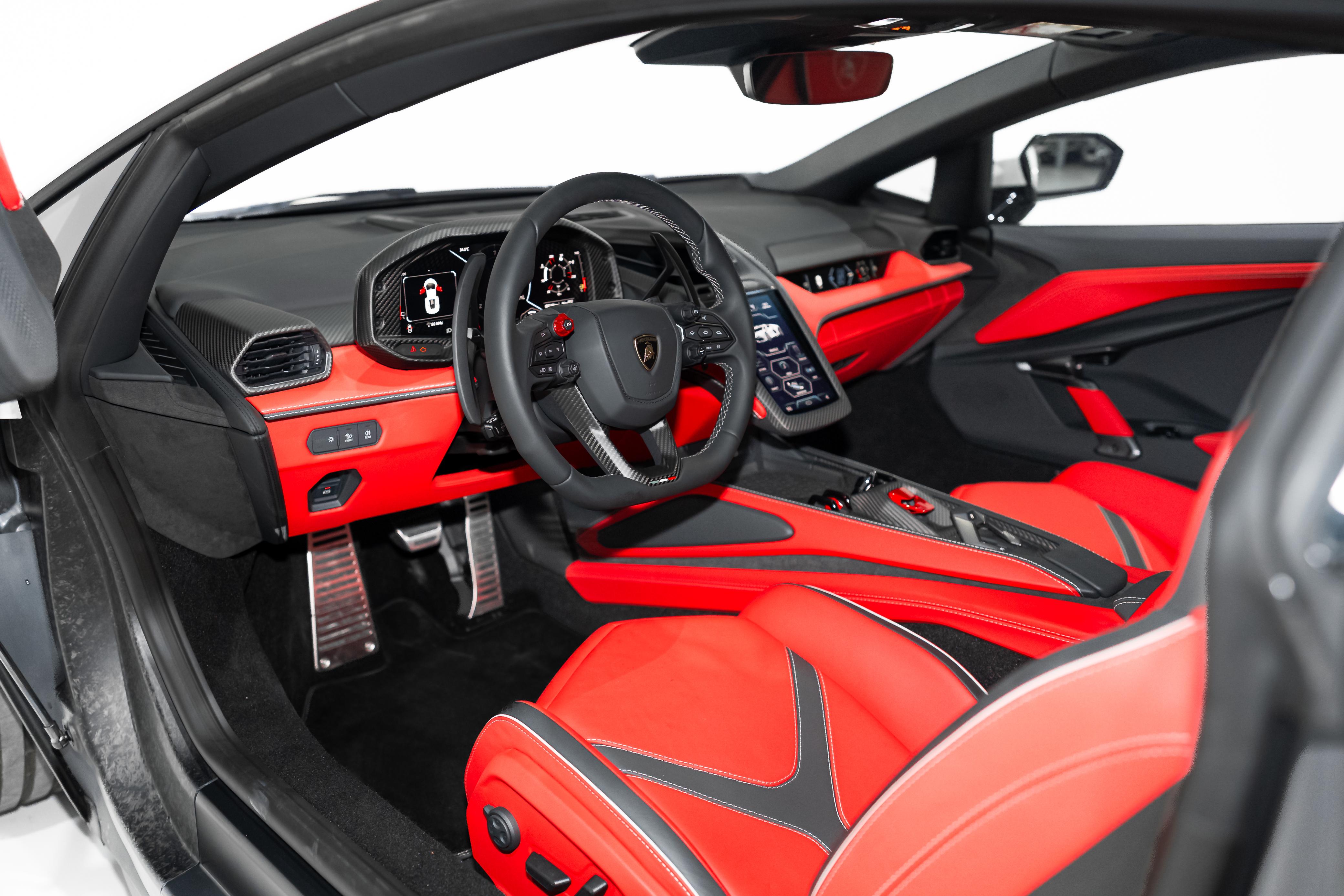 Lamborghini Revuelto